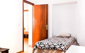 Room For Men in Malaga Center, Window to Road, Apartment Homestay - Habitación para hombres, Ventanas a la careterra, Alojamiento en Apartamento