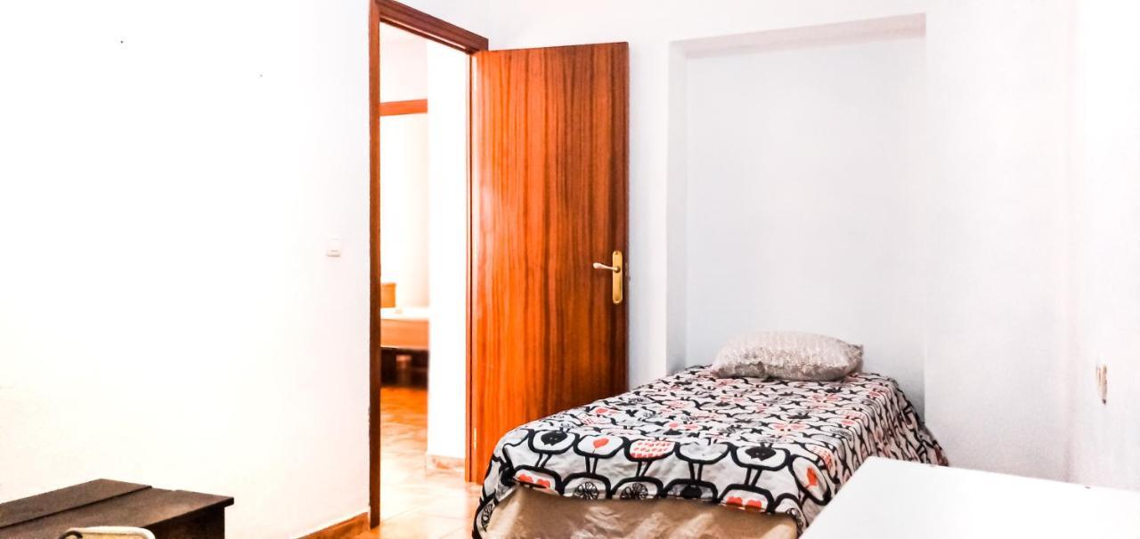 Room For Men in Malaga Center, Window to Road, Apartment Homestay - Habitación para hombres, Ventanas a la careterra, Alojamiento en Apartamento Exterior foto