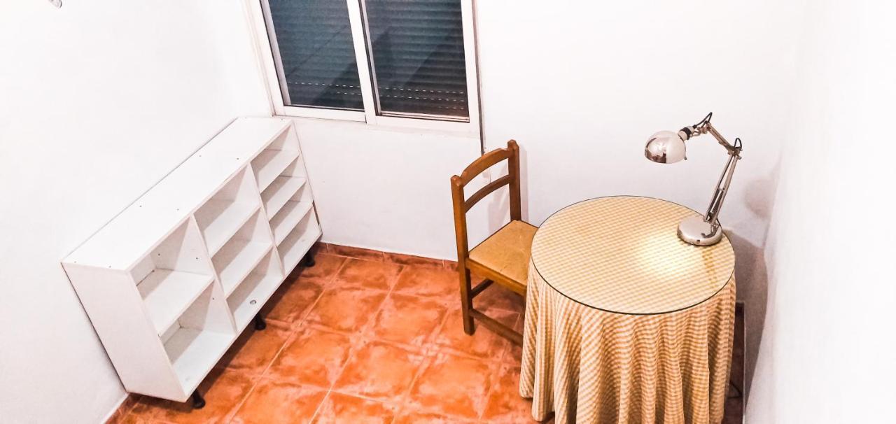 Room For Men in Malaga Center, Window to Road, Apartment Homestay - Habitación para hombres, Ventanas a la careterra, Alojamiento en Apartamento Exterior foto