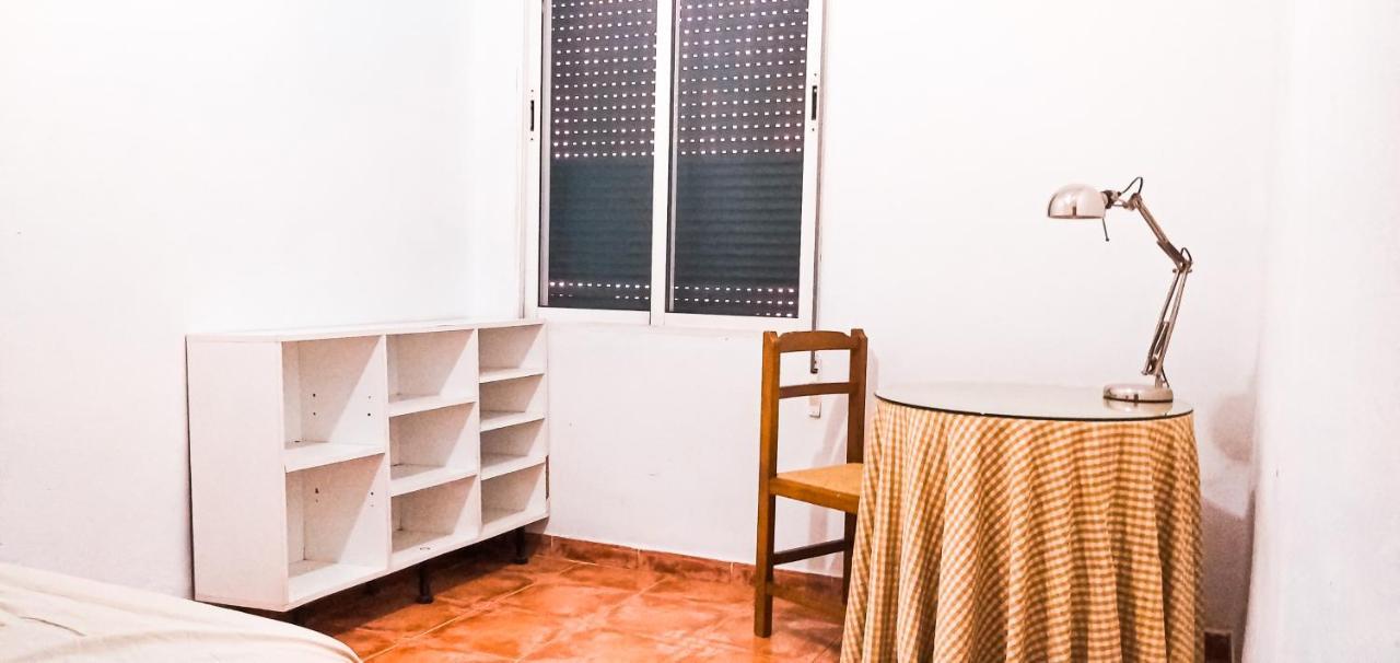 Room For Men in Malaga Center, Window to Road, Apartment Homestay - Habitación para hombres, Ventanas a la careterra, Alojamiento en Apartamento Exterior foto